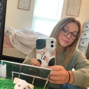 Meet your Posher, Alicia